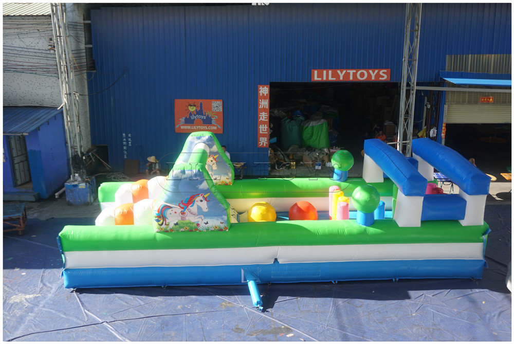inflatable obstacle courses-39